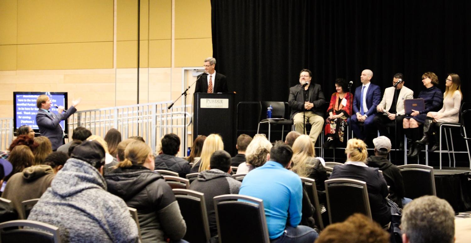 Dan Wilbur, vice chair of Faculty Senate, asks a question to Edward Humes, Pulitzer Prize-winning author of “Garbology,” during the One Book, One University
event on March 2.