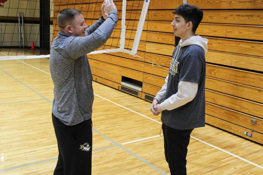 JJ Glavan, men’s club volleyball head coach, teaches David Herrera, freshman health studies
major, how to set. 