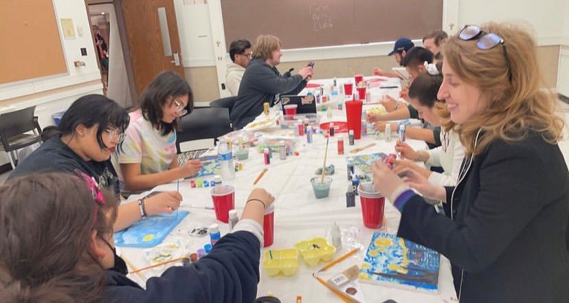 Students escape routine stress with arts & crafts